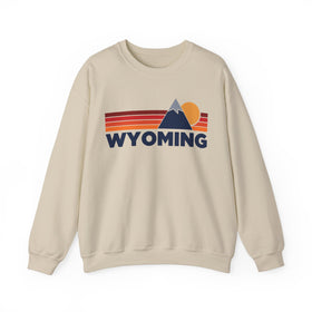 Wyoming Sweatshirt Retro Mountains, Wyoming Unisex Crewneck, Vintage Cozy Jumper, Gift for Outdoor Lovers